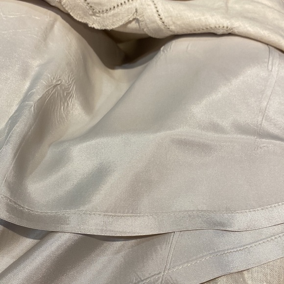 Beige Pencil Skirt w/ Ruffles - SIZE 6 - Picture 4 of 6